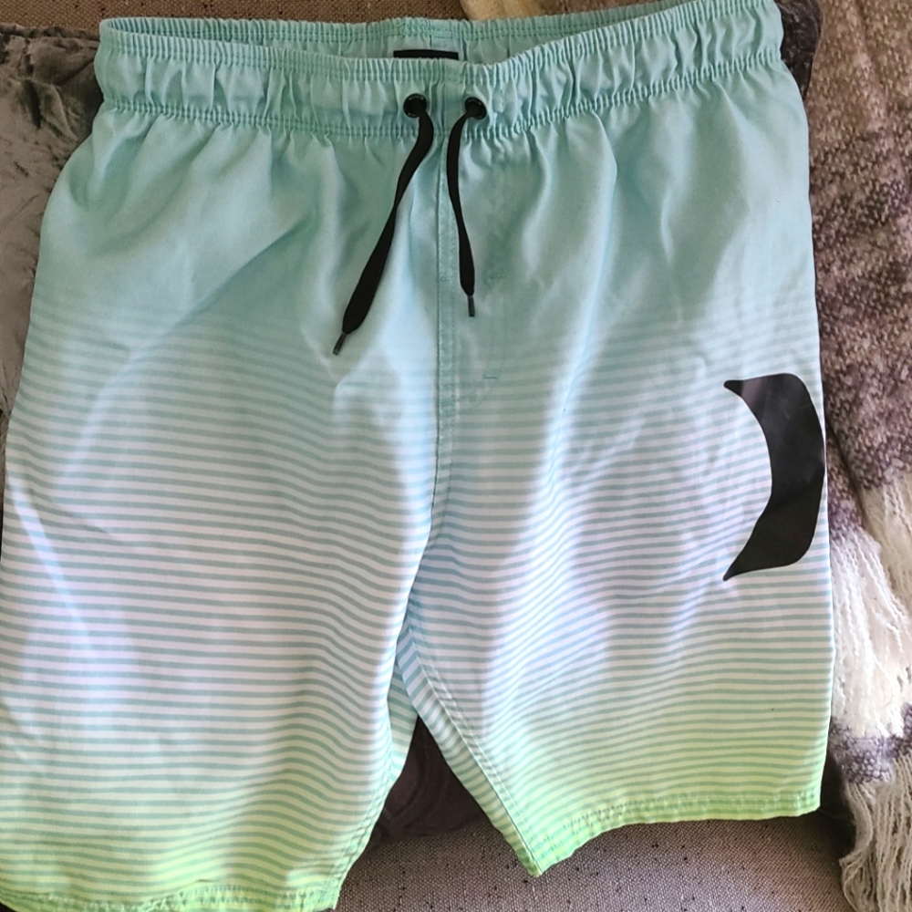 4 Pairs of Youth Boy's board shorts - Picture 7 of 8